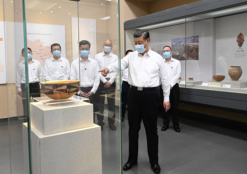 5月16日下午，中共中央总书记、国家主席、中央军委主席习近平在前往陕西西安主持中国－中亚峰会途中，在山西运城博物馆考察。